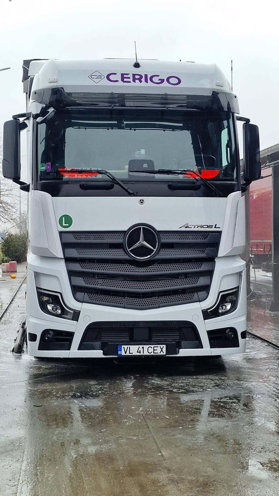 Camion Cerigo Expres — fotografie reală flotă