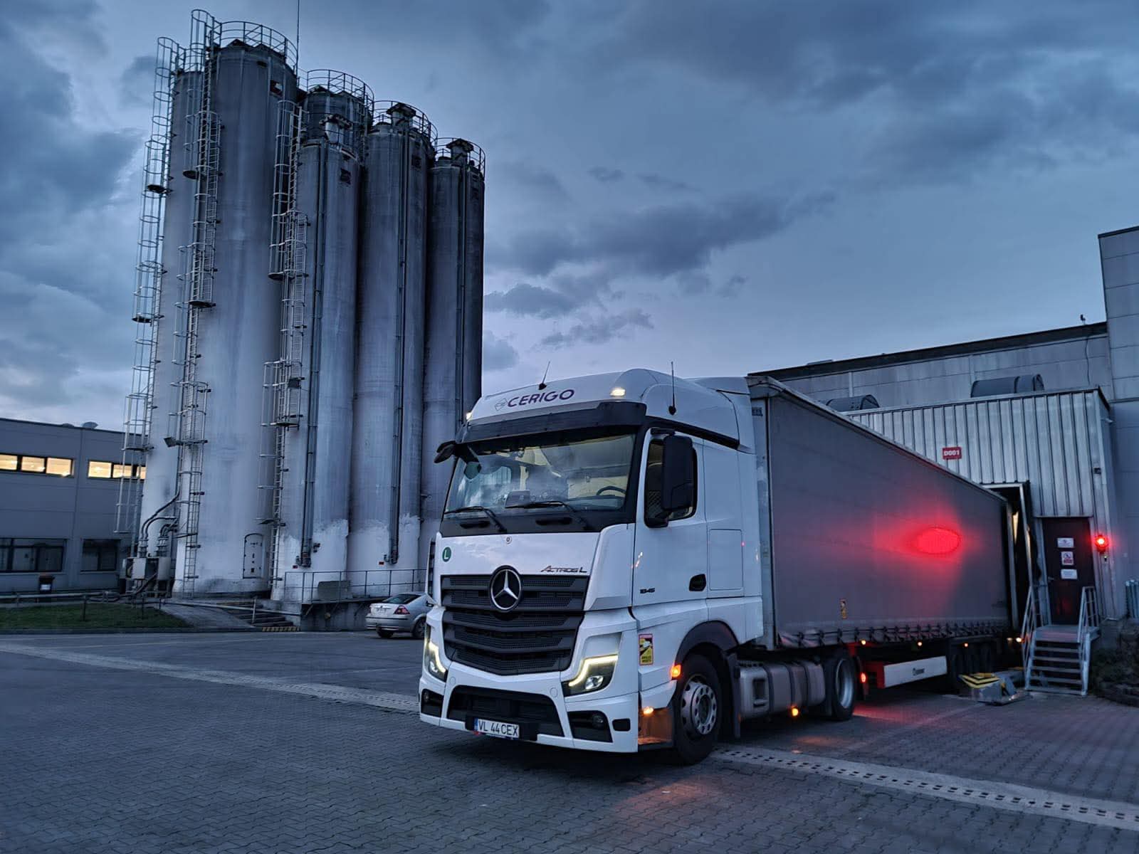 Camion Cerigo Expres față transport internațional